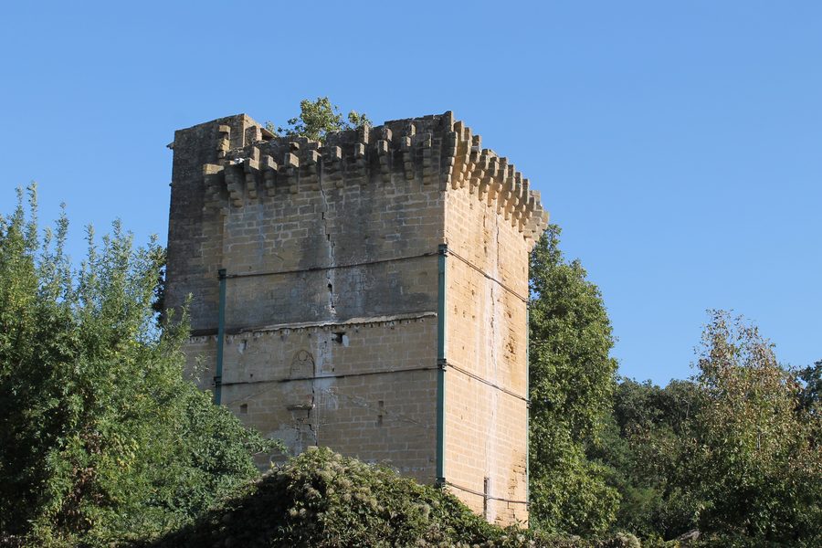 Historische Tour und Kapelle von Entressen bei Istres