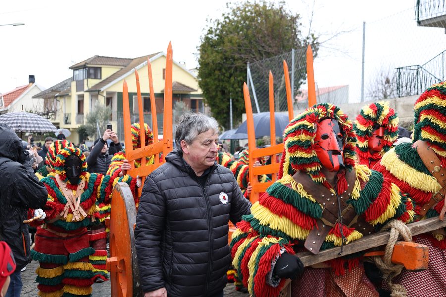 Caretos di Podence durante una processione tradizionale