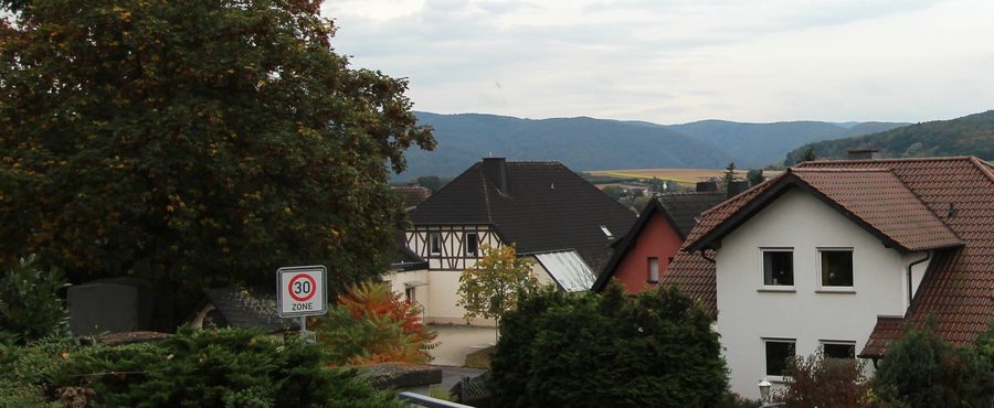 Blick über Karweiler in Richtung Lantershofen mit der ländlichen Landschaft der Grafschaft