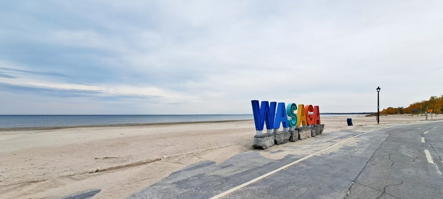 Ufer und Strand von Wasaga Beach in Simcoe County, Ontario