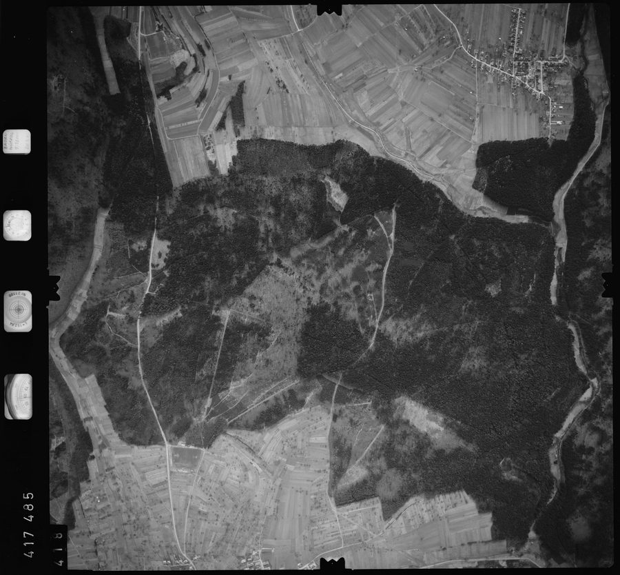 Luftbild von Neubärental beziehungsweise der historischen Siedlungslandschaft bei Wurmberg im Enzkreis