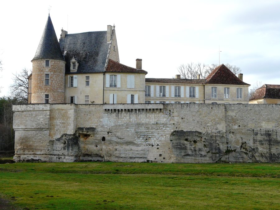 File:Lamonzie-Montastruc château Montastruc (1).JPG