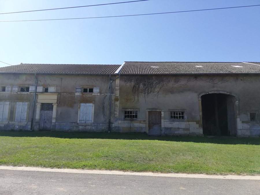 File:Villers-sous-Pareid - Fermé située dans le bourg.jpg