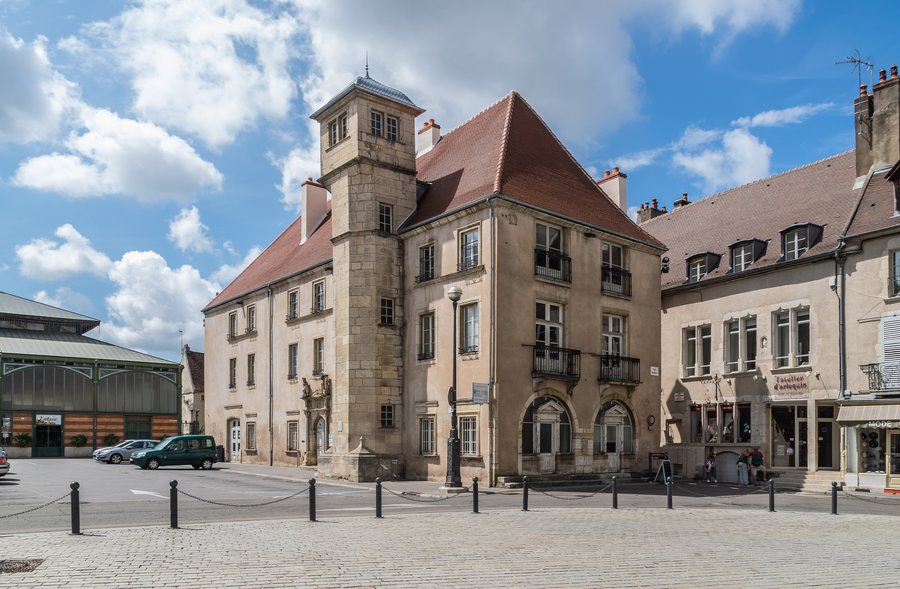 File:Former town hall in Dole (2).jpg
