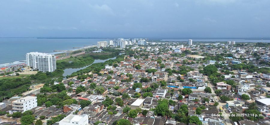 Luftaufnahme von Cartagena de Indias mit Küste, Stränden und Stadtvierteln.
