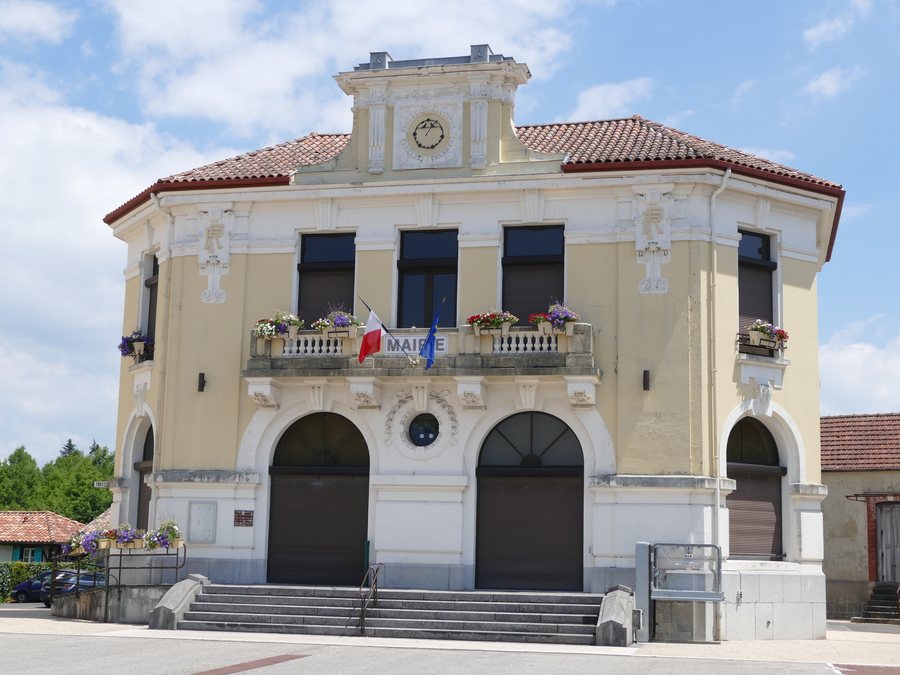 File:Magescq - Mairie - 1.jpg