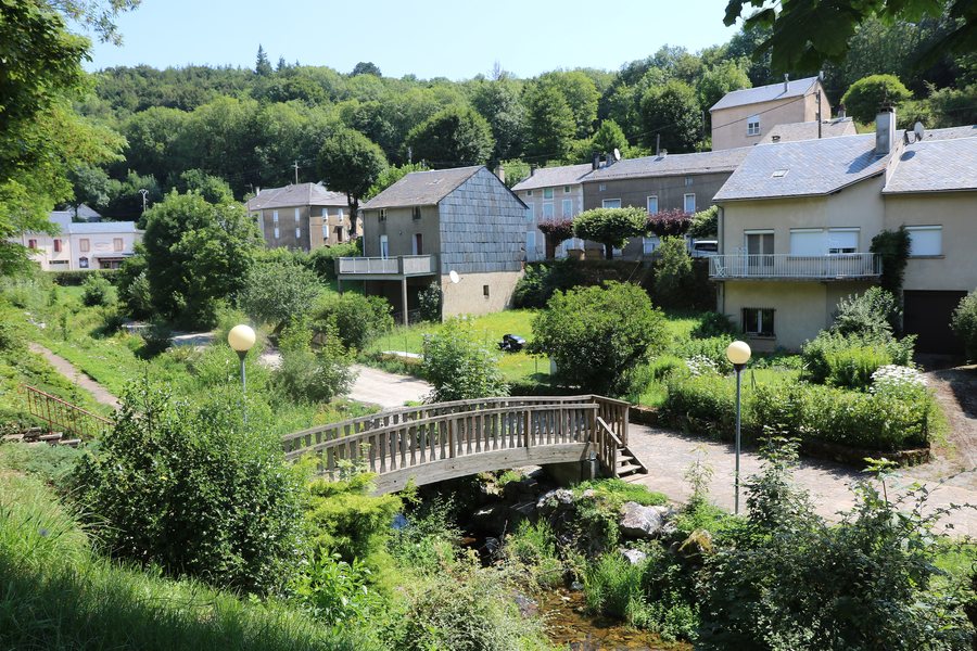 File:Murat-sur-Vèbre Greissentous.jpg