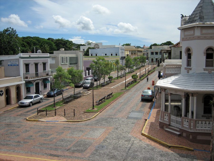 Plaza Santo Domingo im historischen Zentrum von San Germán, Puerto Rico