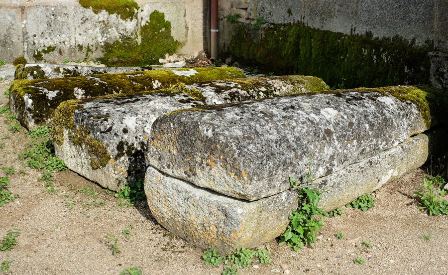 File:Quarre-les-Tombes-6468.jpg
