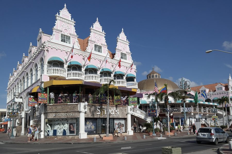 Oranjestad ad Aruba con scenario urbano coloniale