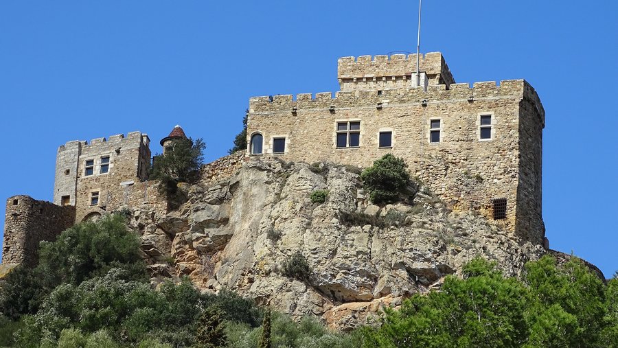 File:Château de Saint-Martin-de-Toques - Bizanet 01.jpg