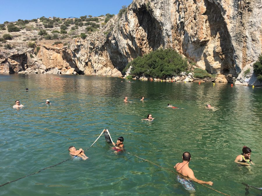 Lago Vouliagmeni vicino ad Atene, Grecia