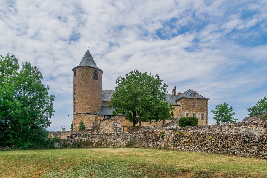 File:Castle of Onet-le-Chateau 16.jpg