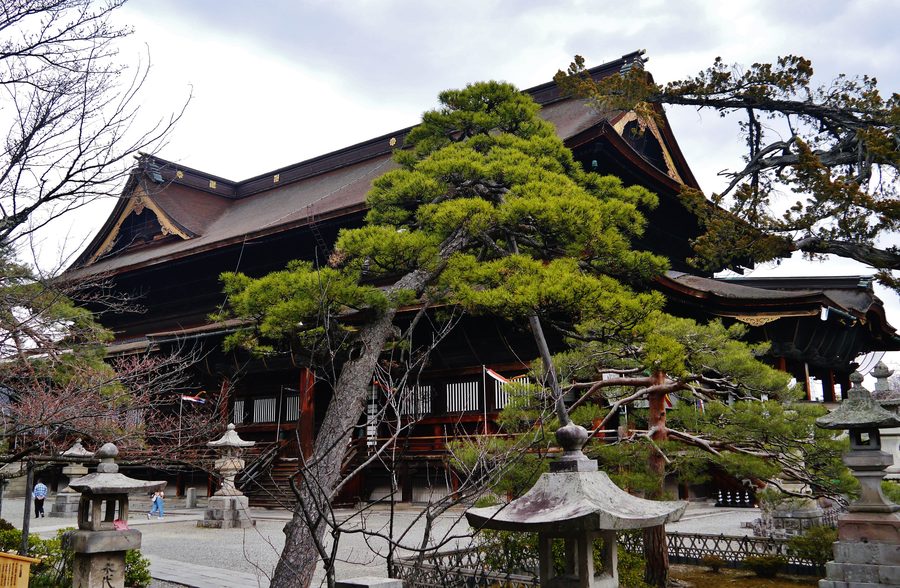 Hauptsaal des Zenkō-ji-Tempels in Nagano, Präfektur Nagano, Japan