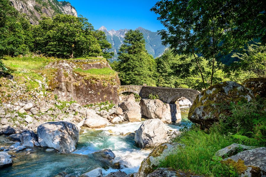 Vecchio ponte di Fontana sulla Bavona in Valle Maggia