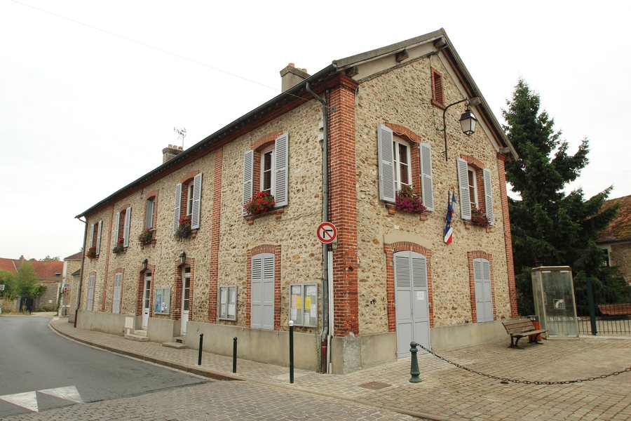File:Mairie de Soignolles-en-Brie le 9 août 2015 - 1.jpg