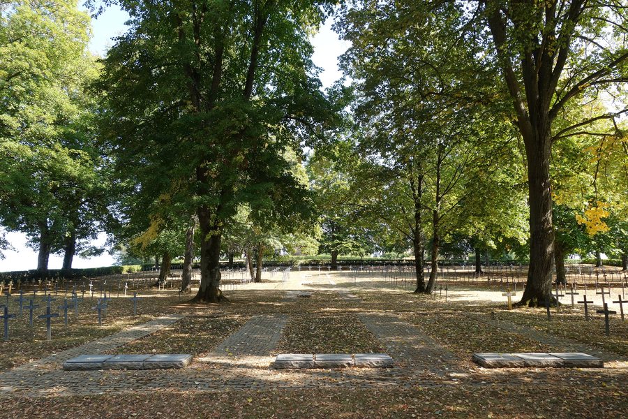 File:Montmédy –Deutscher Soldatenfriedhof–.jpg