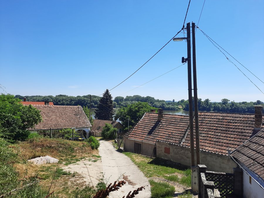 File:Dunaszekcső, Felsőduna sor.jpg