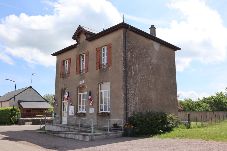 File:Brazey-en-Morvan (21) Mairie.jpg