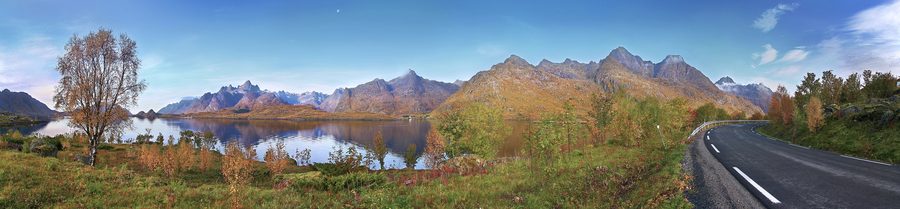 Vista panoramica sul Raftsundet e sulle montagne circostanti nelle Lofoten