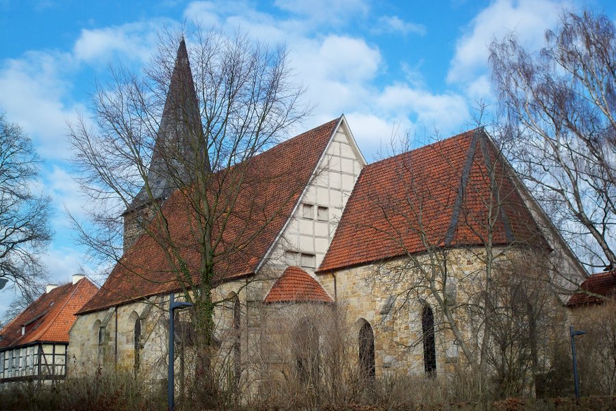 File:Klosterkirche Wennigsen (Deister).jpg