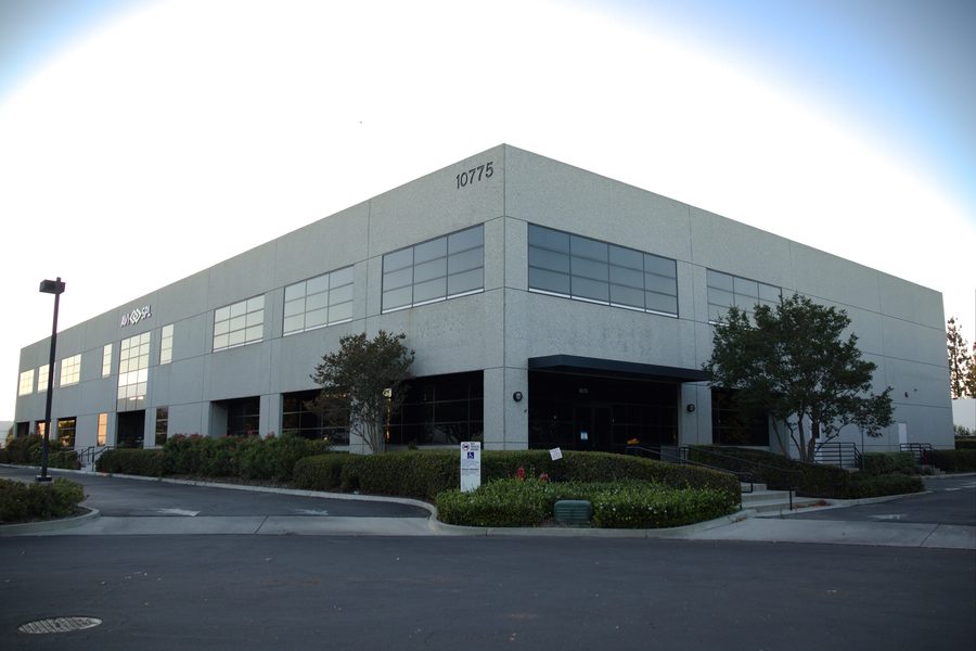 Edificio per uffici di AVI-SPL a Cypress, California