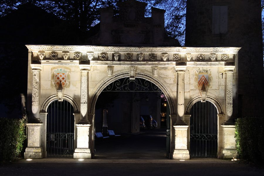 File:17700 Surgères, France - panoramio (1).jpg