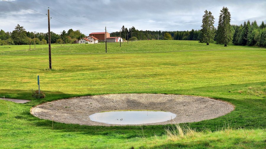 File:Les Fontenelles, l'abreuvoir-lavogne.jpg