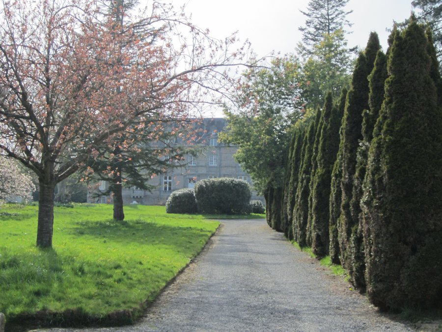 File:Château de Saint-Pierre-Langers.JPG