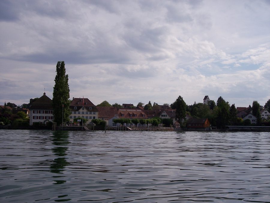 Uttwil mit dem Seeufer am Bodensee, vom Wasser aus gesehen