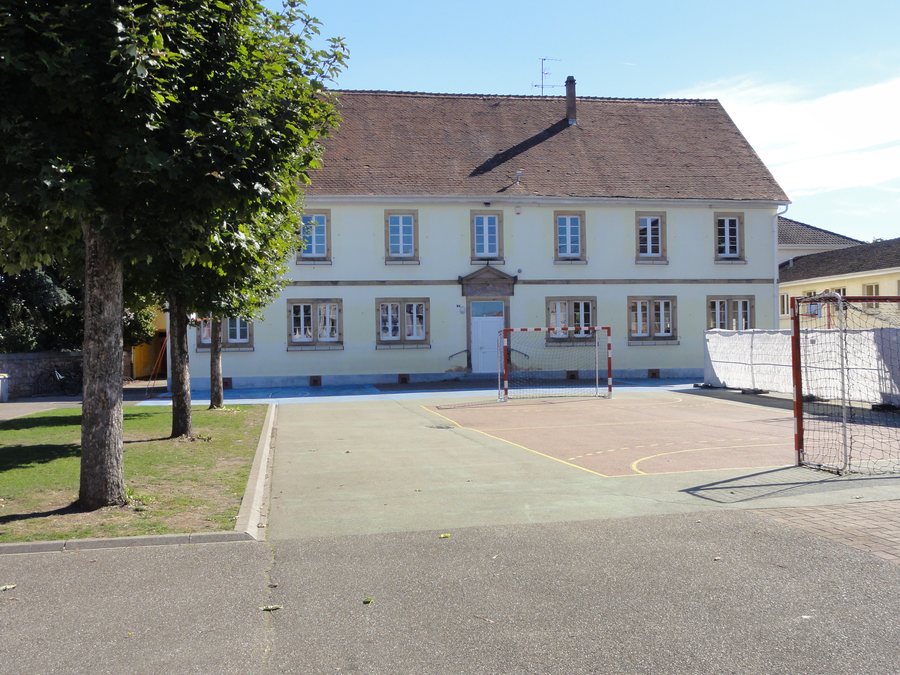 File:Hilsenheim Ecole.JPG