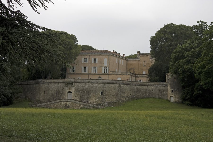 File:Dions-Le château-20100619.jpg