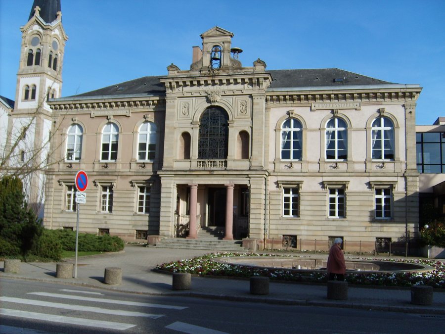 File:Illkirch-Graffenstaden, mairie.jpg