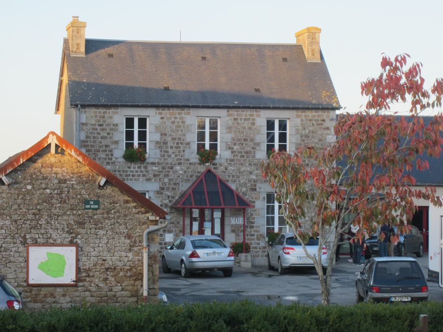 File:Le Grand-Celland - Mairie.JPG