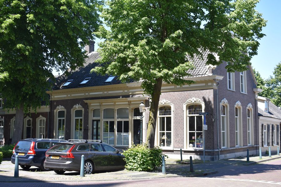 File:Kerkplein 2-4, Oisterwijk-2.jpg