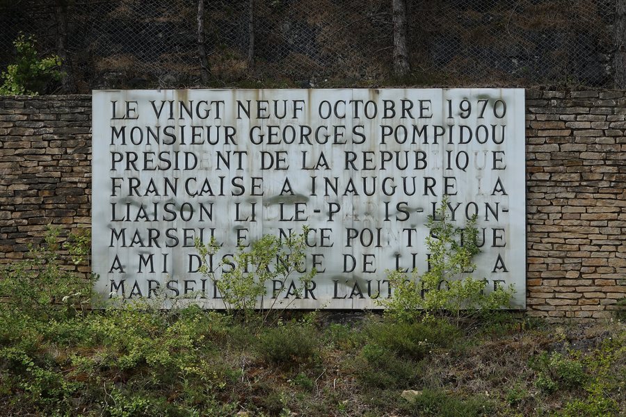 File:Panneau commémoratif (Savigny-lès-Beaune).jpg