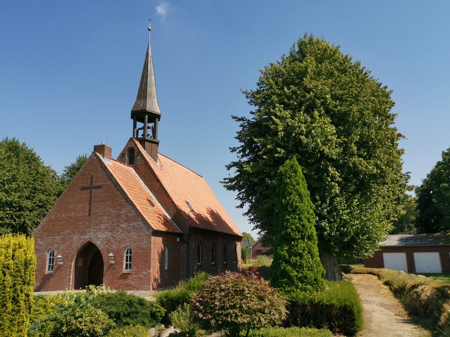 Heilig-Kreuz-Kirche in Windbergen von außen