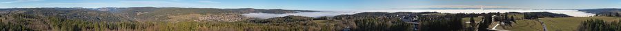 Panoramablick vom Rothaus-Zäpfle-Turm über den südlichen Schwarzwald bis zu den Alpen