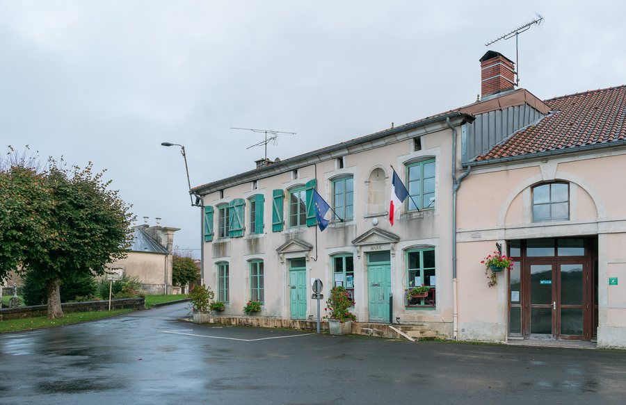 File:Town hall of Mauvages (2).jpg