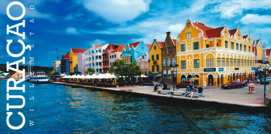 Edifici colorati sul lungomare di Willemstad, Curaçao, nelle isole ABC.