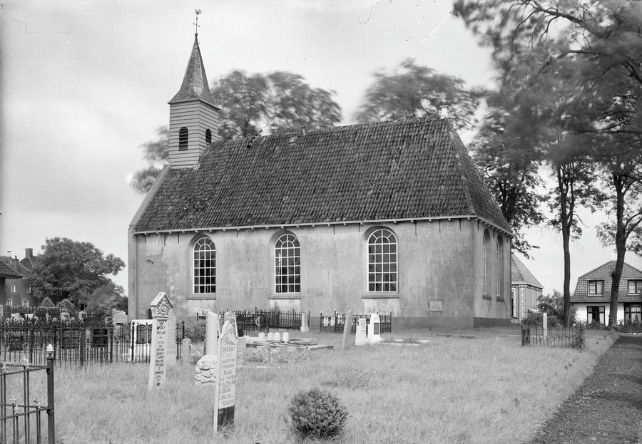 Nederlands Hervormde Kerk ad Adorp, vista da sud-est