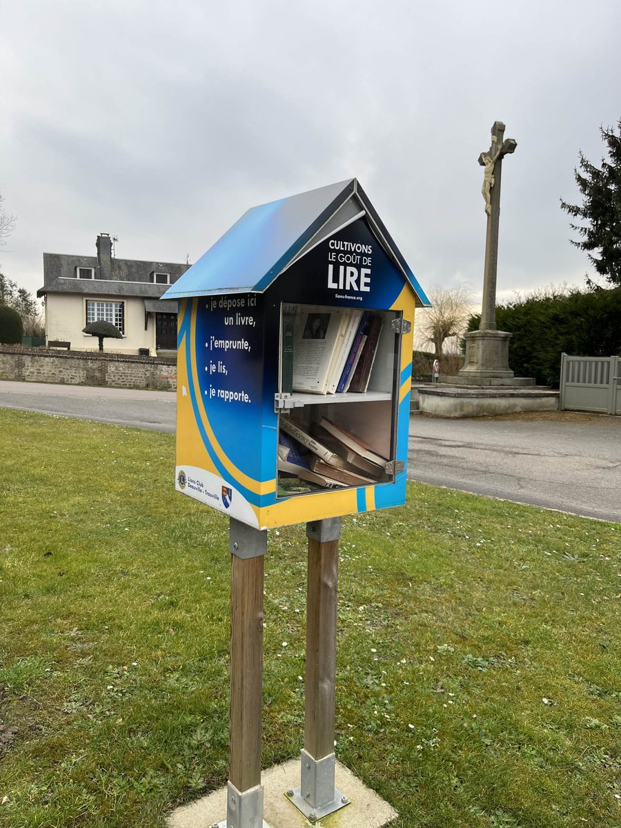 File:Bonneville-sur-Touques - Chemin du Calvaire - boîte à livres.jpg
