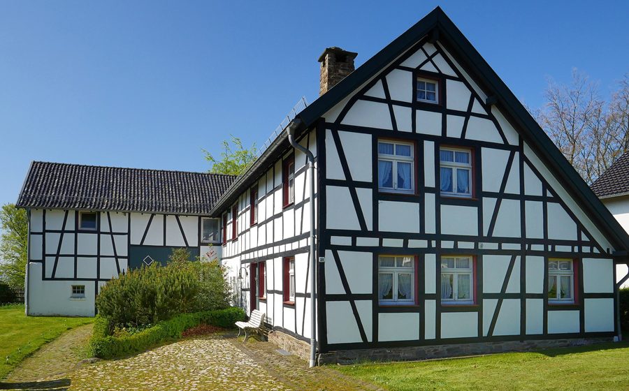 Blick auf die Bundesstraße 80 in Kesternich bei Simmerath