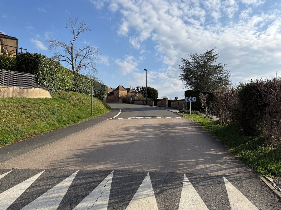 File:Route Verzé - Chevagny-les-Chevrières (FR71) - 2026-03-03 - 1.jpg