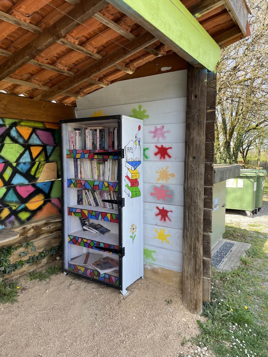 File:Gramat - route de Cavagnac - boîte à livres.jpg