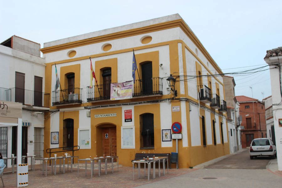 File:Ayuntamiento de Siruela.jpg