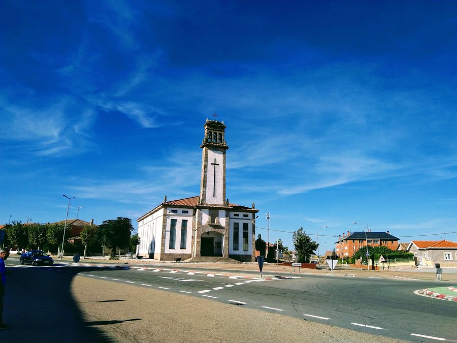 File:Plaza España, Fuentes de Oñoro, Spain (48853633602).jpg