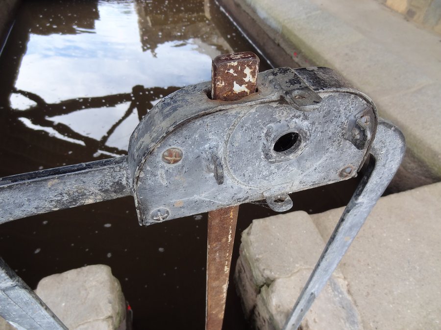 File:Lavoir du Pont-Rasé, Quettehou (août 2015) 01.JPG