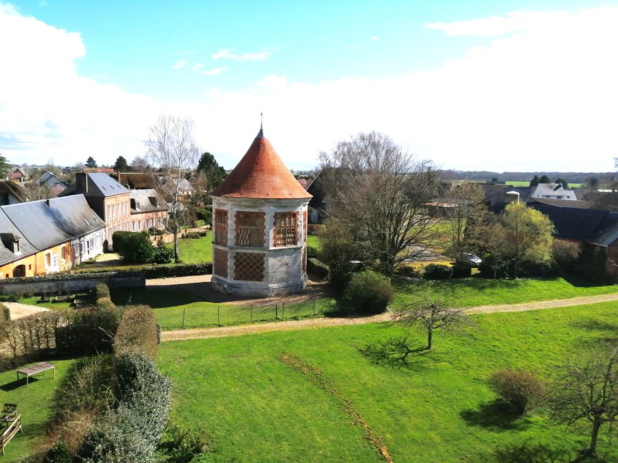 File:Boos (Seine-Maritime) paysage et pigeonnier vers l'est IMG 20230319 130039.jpg