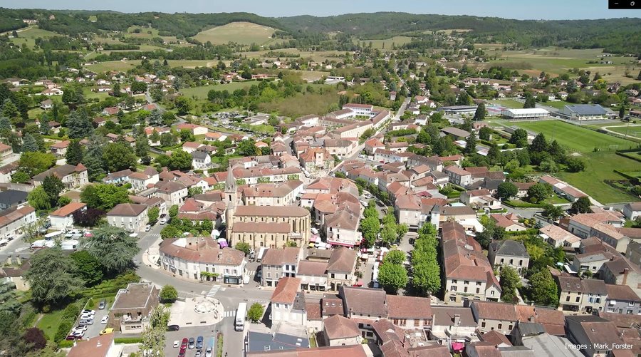 File:Ville de Prayssac, 46220, France.jpg